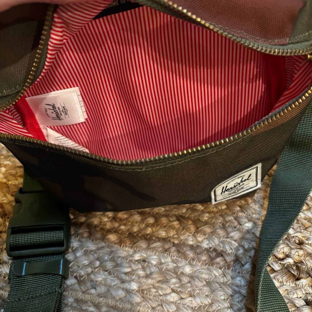 Herschel Supply Co. Fifteen Hip Pack - Woodland Camo Fanny Pack / Crossbody - Picture 4 of 4